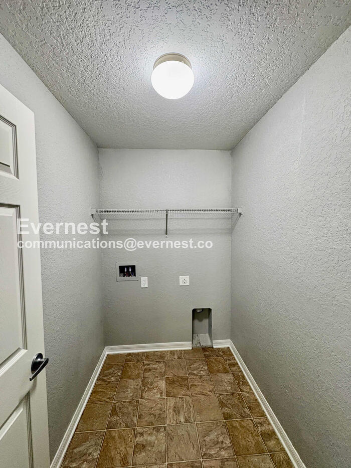 Building Photo - 2219 15th Ave E