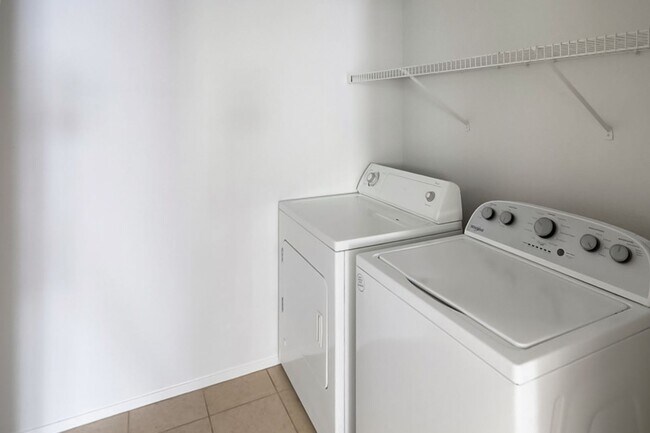 Building Photo - Great 2 Bed, 2 Bath First Story Condo In Northwest Vegas