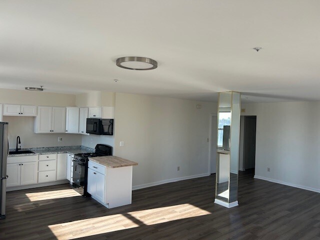 Building Photo - 1404 E Baltimore St