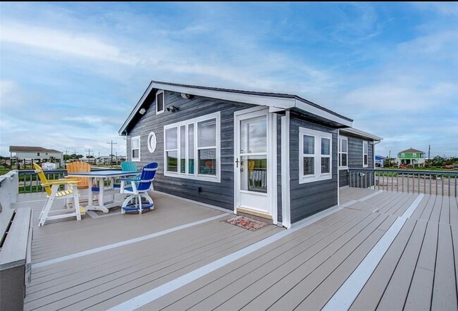 Building Photo - 1256 Canal E