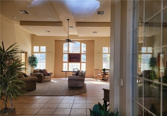 Building Photo - Gated Community Condo