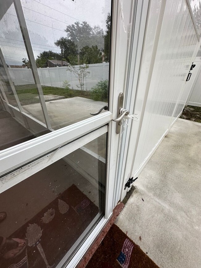 Building Photo - Cute 2 Bedroom 1 Bath with huge Screen Porch * Call Sheila M at 386-804-6675