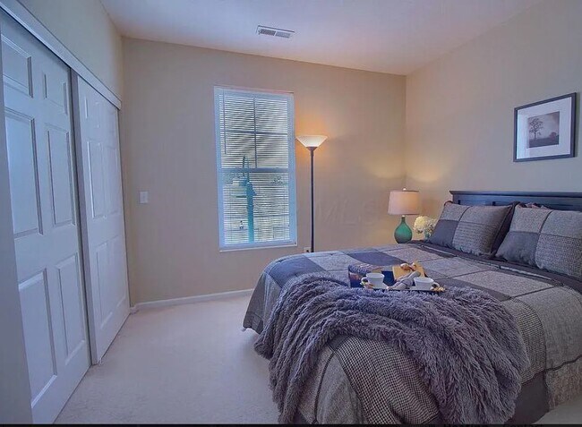 Building Photo - 7016 Old Bridge Ln E