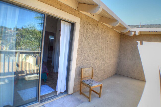 Building Photo - Panoramic ocean view from this 2 bedroom condo up on the hills of San Clemente