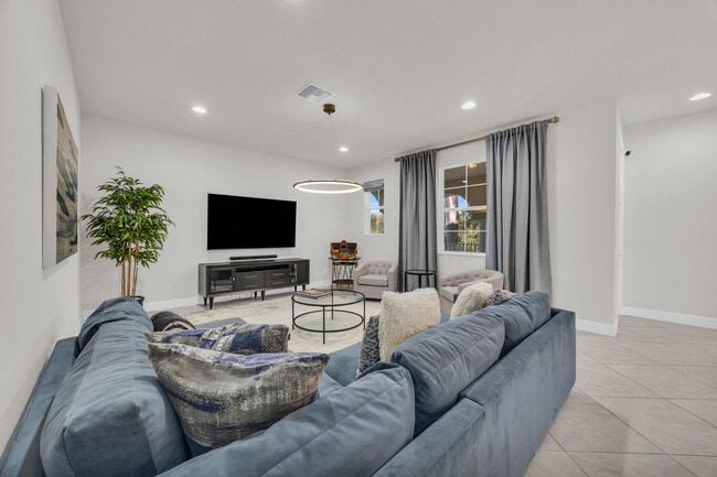 Building Photo - 1080 Community Dr