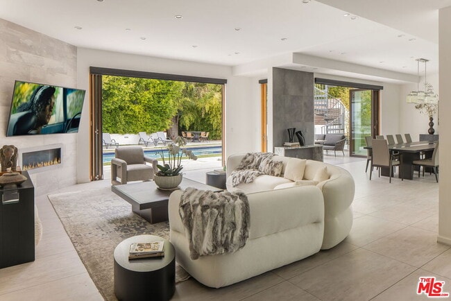 Building Photo - 12443 Sunset Blvd