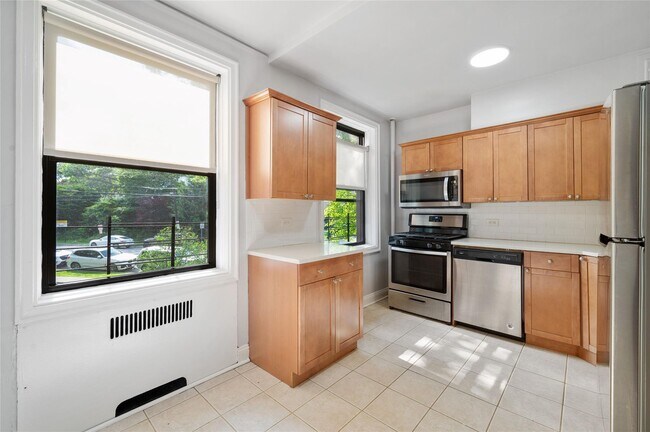 Building Photo - 212 Larchmont Acres