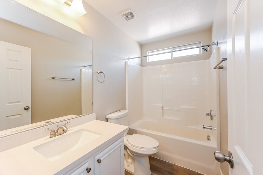 Building Photo - 9534 Vast Valley Ave