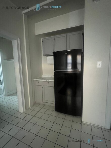 Primary Photo - 5301 N Ashland Ave