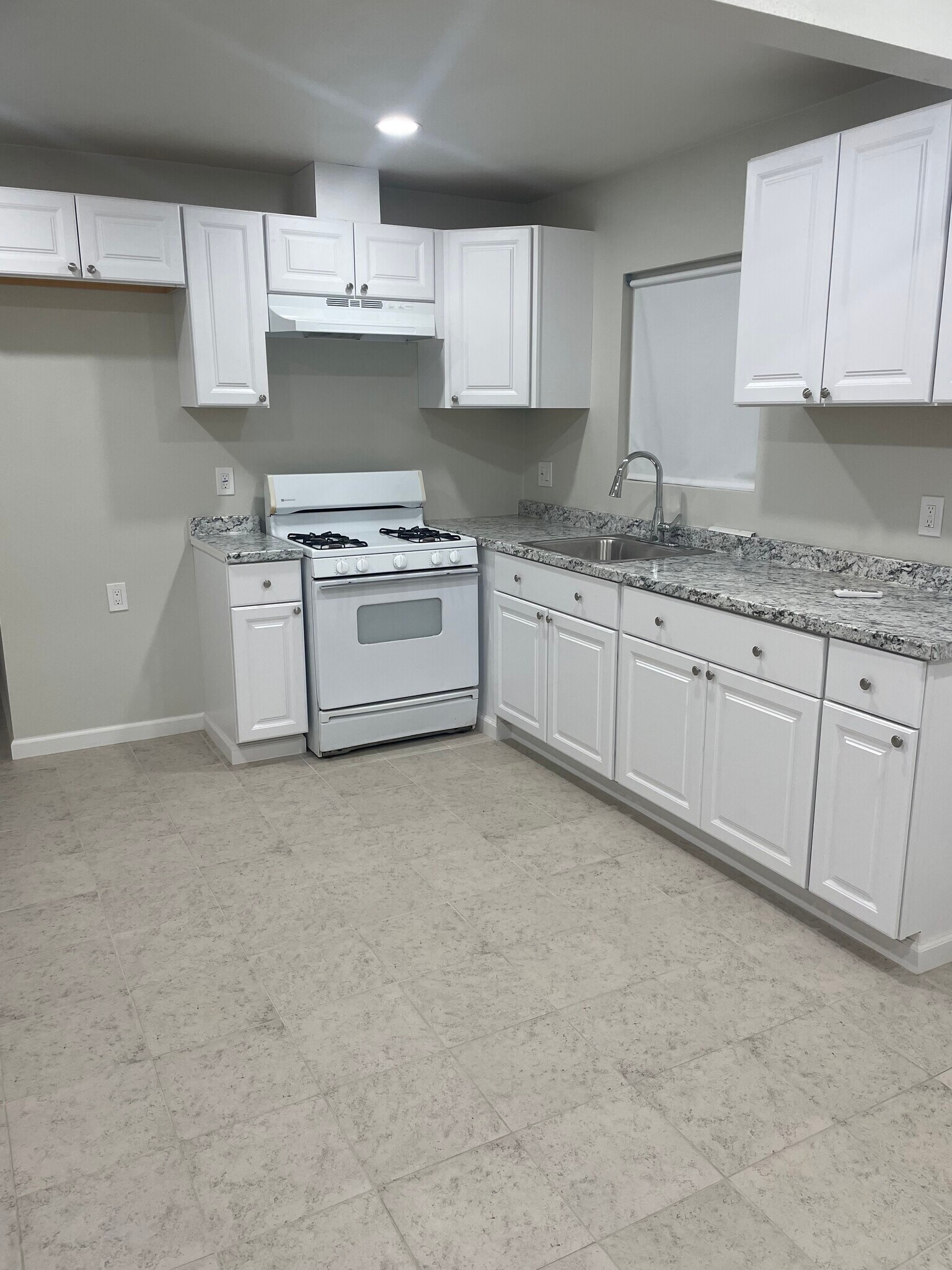 Building Photo - 23963 Lodge Dr