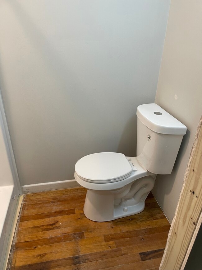 Building Photo - 226 E Murray St