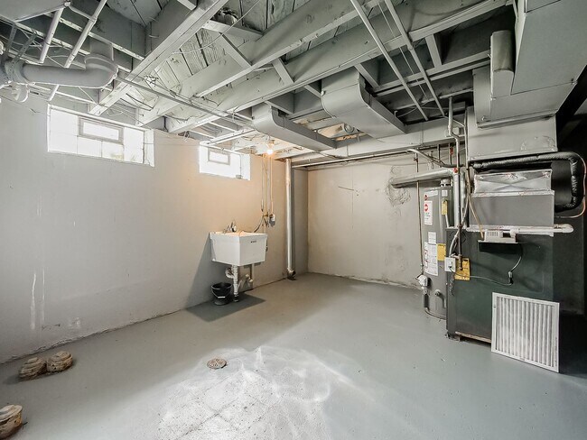 Building Photo - 127 Auburn St