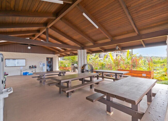 Building Photo - 79-7199 Mamalahoa Hwy - Kona Coffee Villas