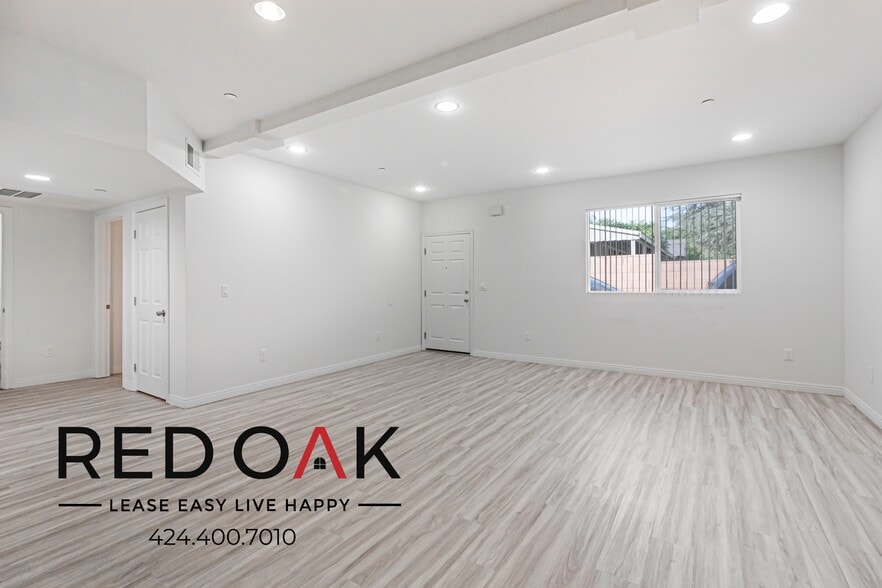 Building Photo - 6829 Simpson Ave