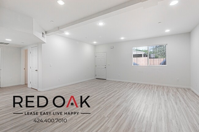 Building Photo - 6829 Simpson Ave