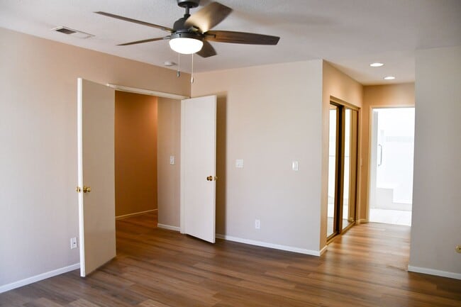 Building Photo - Newly remodeled and updated