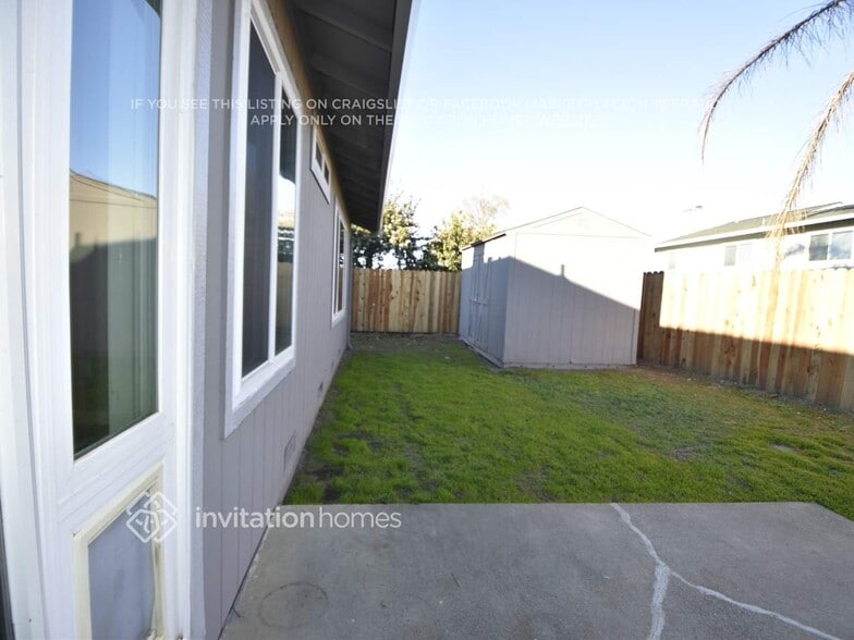 Building Photo - 807 Osprey Way