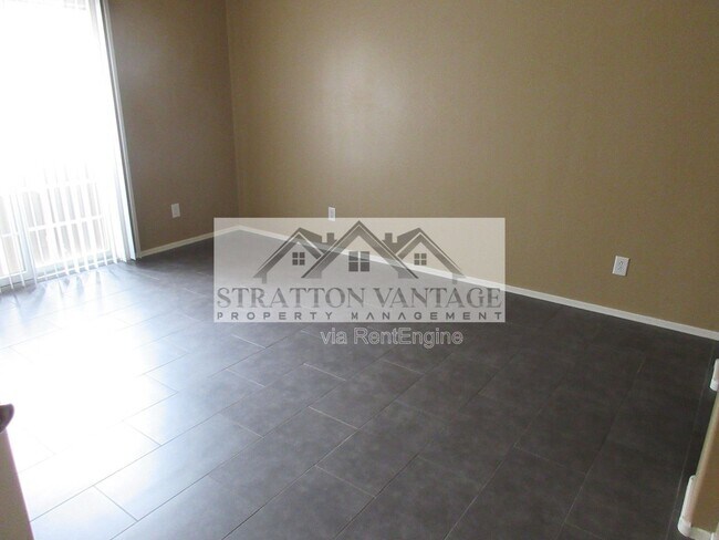 Building Photo - 2741 S Equestrian Dr