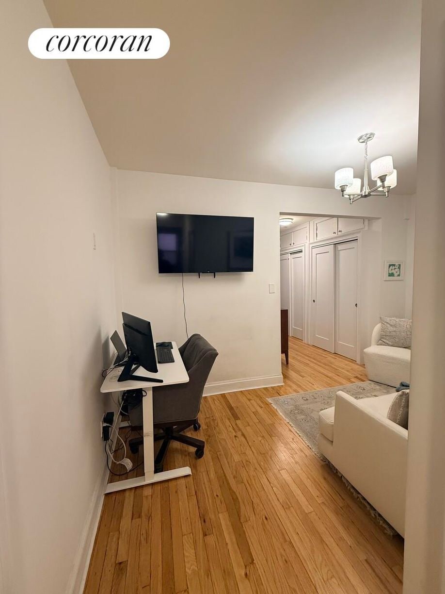 Building Photo - 163 W 17th St