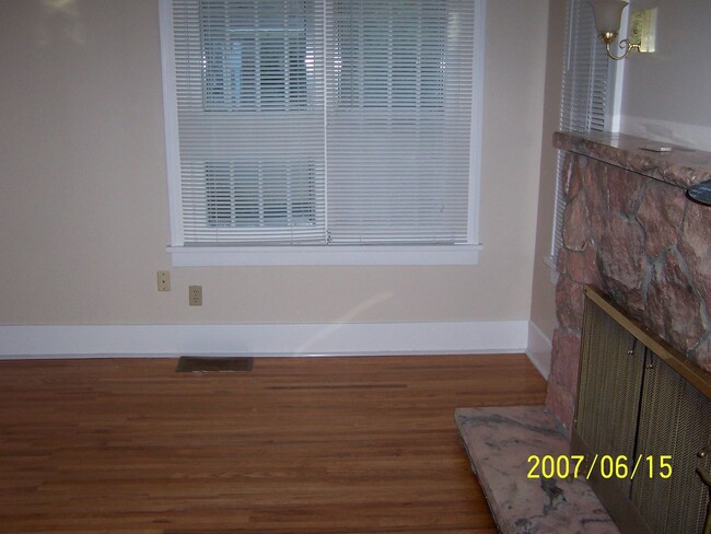 Building Photo - 808 W Myrtle St