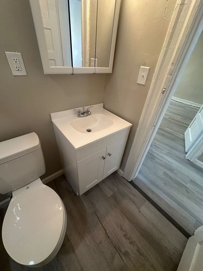 Building Photo - 22 S Plum St