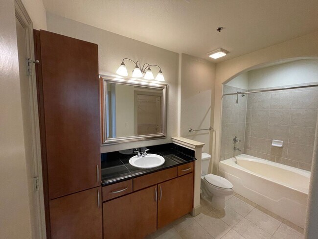 Building Photo - 2 Bedroom, 2 Bathroom Spacious Condo with ...