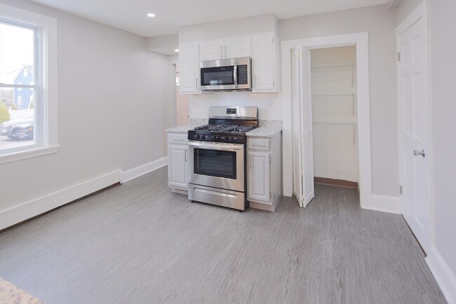 Building Photo - 259 Calvary St