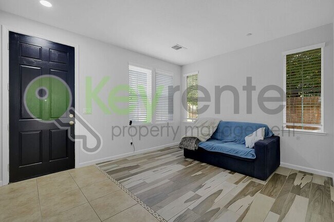 Building Photo - 973 Courtyards Loop