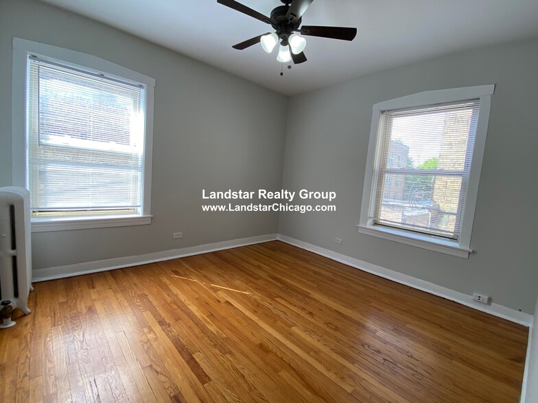 Building Photo - 2043 W Berwyn Ave