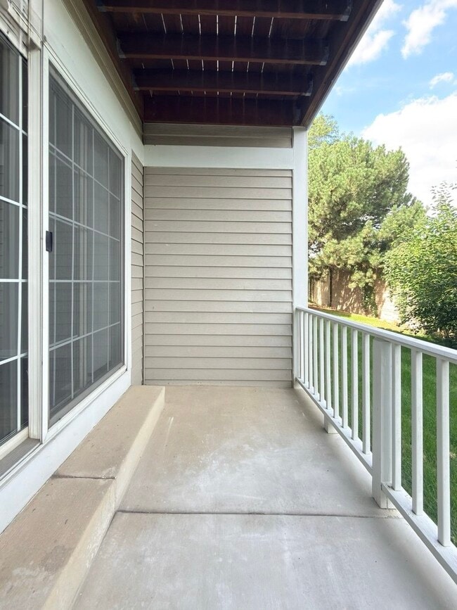 Building Photo - 5S525 Scots Dr
