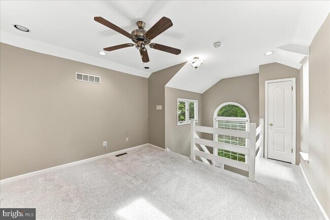Building Photo - 400 Wooded Way