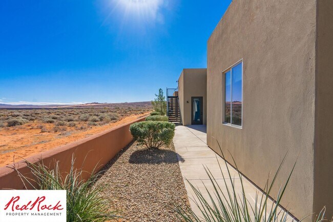 Building Photo - 4 Bedroom Luxury Home Near Sand Hollow