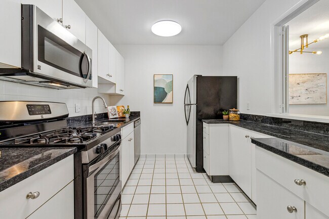 Building Photo - 1280 21st St NW