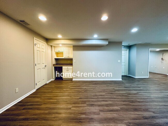 Building Photo - Blue Valley Schools, Granite Counters, Fin...