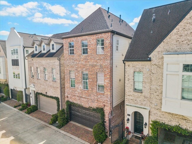 Building Photo - 2016 Covent Garden Station