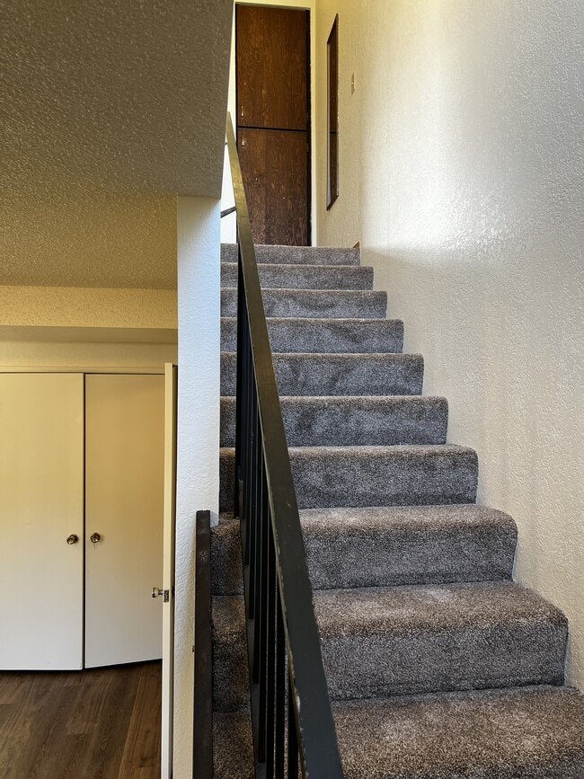 Building Photo - 2214 Myrtle Avenue