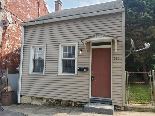 Primary Photo - Cozy 2 Bedroom Home in Lancaster City