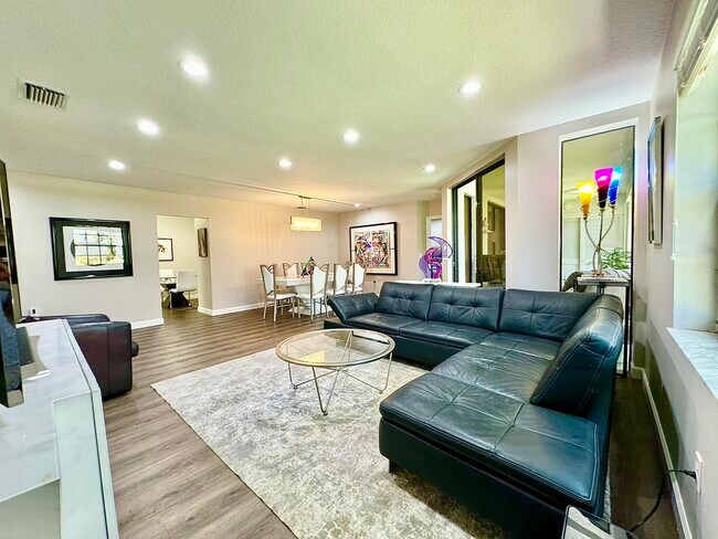 Building Photo - 5135 Floria Dr