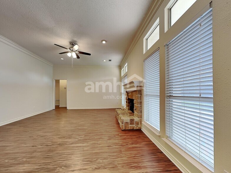 Building Photo - 7124 Holden Dr