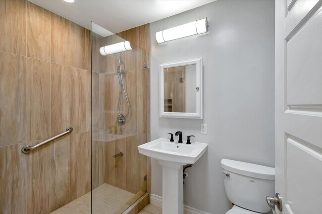 Building Photo - 7150 Bollinger Rd