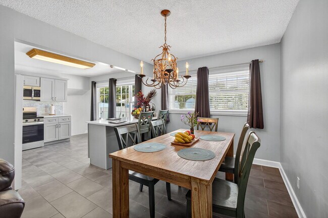 Building Photo - 2025 Jimmy Buffett Mem Hwy