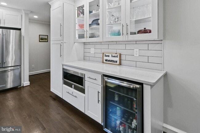 Building Photo - 10 Boulder Brook Dr