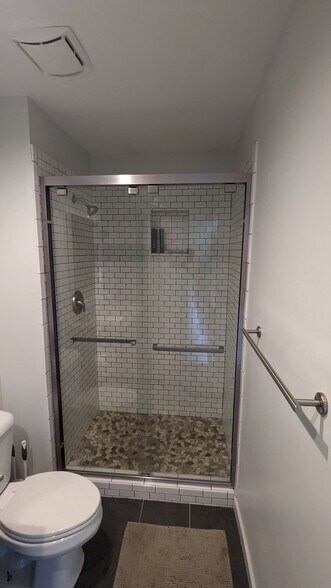 Master bathroom - 2562 Creve Coeur Dr