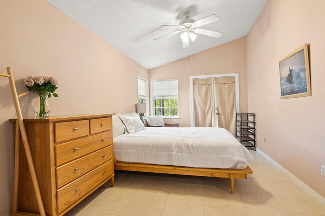 Building Photo - 922 Jackson Way