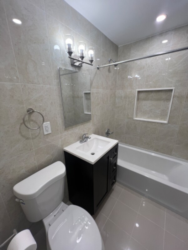 Building Photo - 61-60 69th Ln