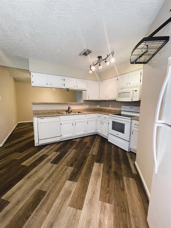 Building Photo - 16830 Rippling Mill Dr