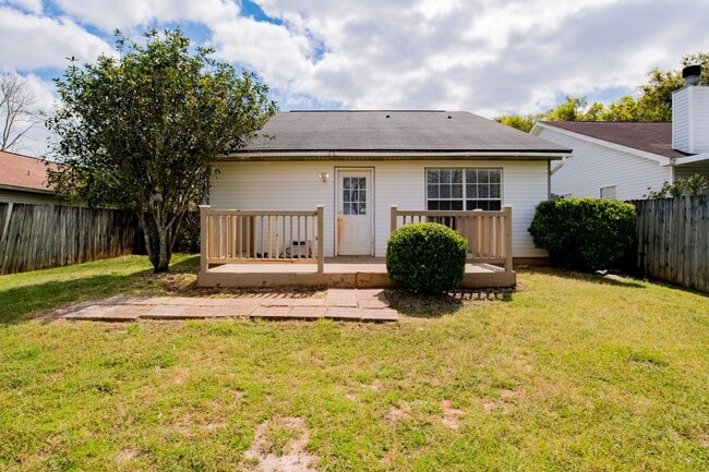 Building Photo - 3 bed 2 bath home off Creighton Rd