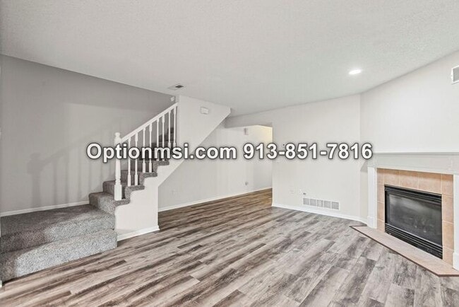 Building Photo - Beautifully updated