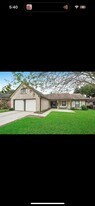 Building Photo - 1219 Lynn Ln