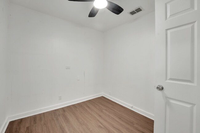 Building Photo - 610 Williams Ave